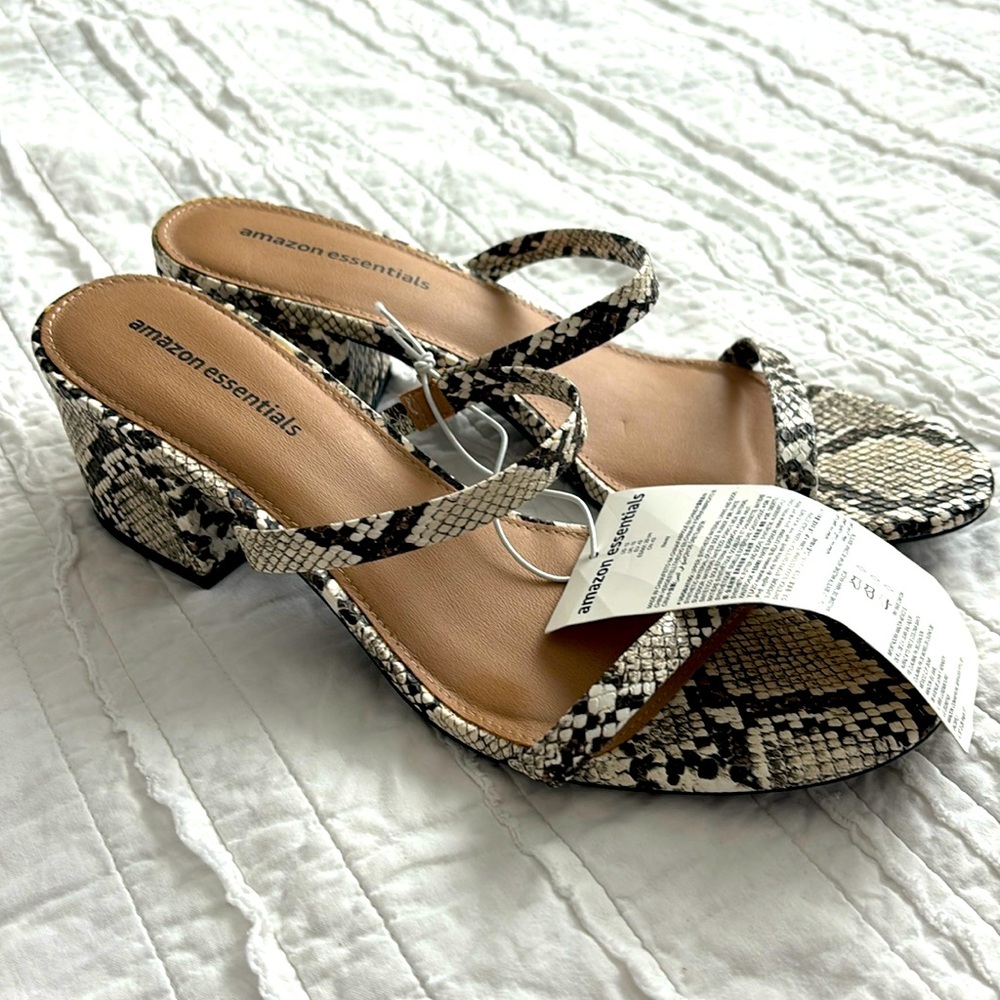 Amazon essentials sandals NWT